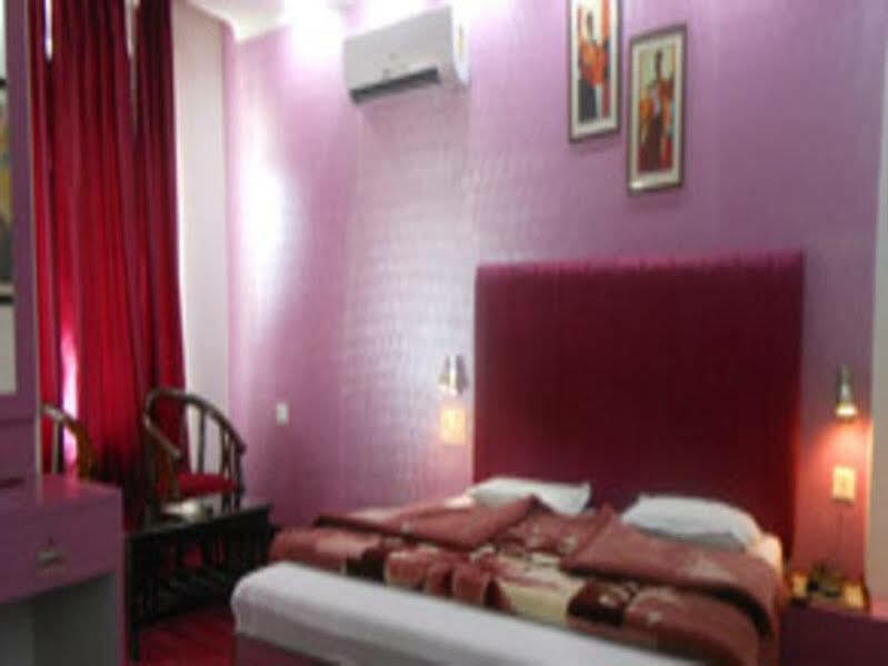 Hotel Ratan Palace Dehradun Zewnętrze zdjęcie